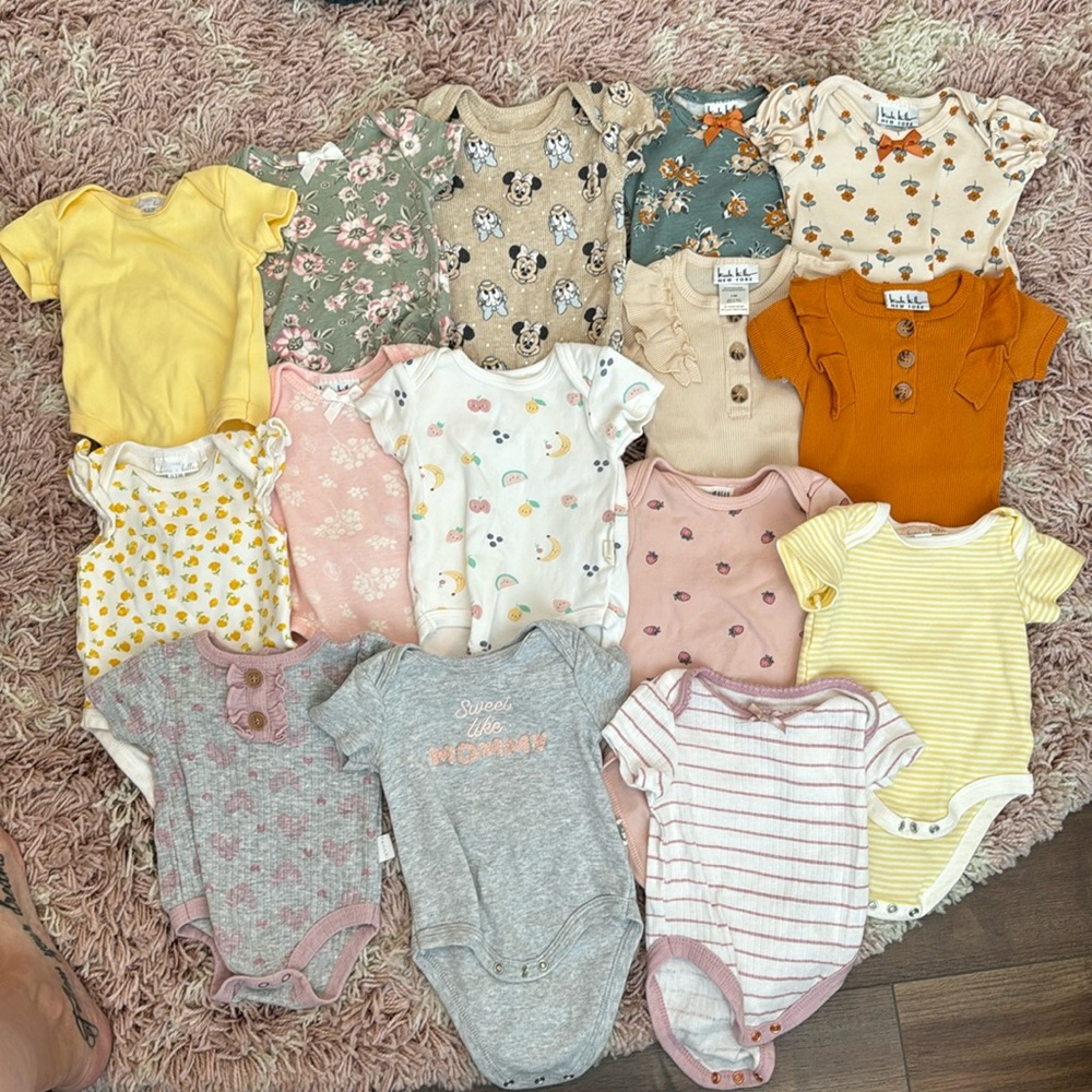 Onesie lot (15)